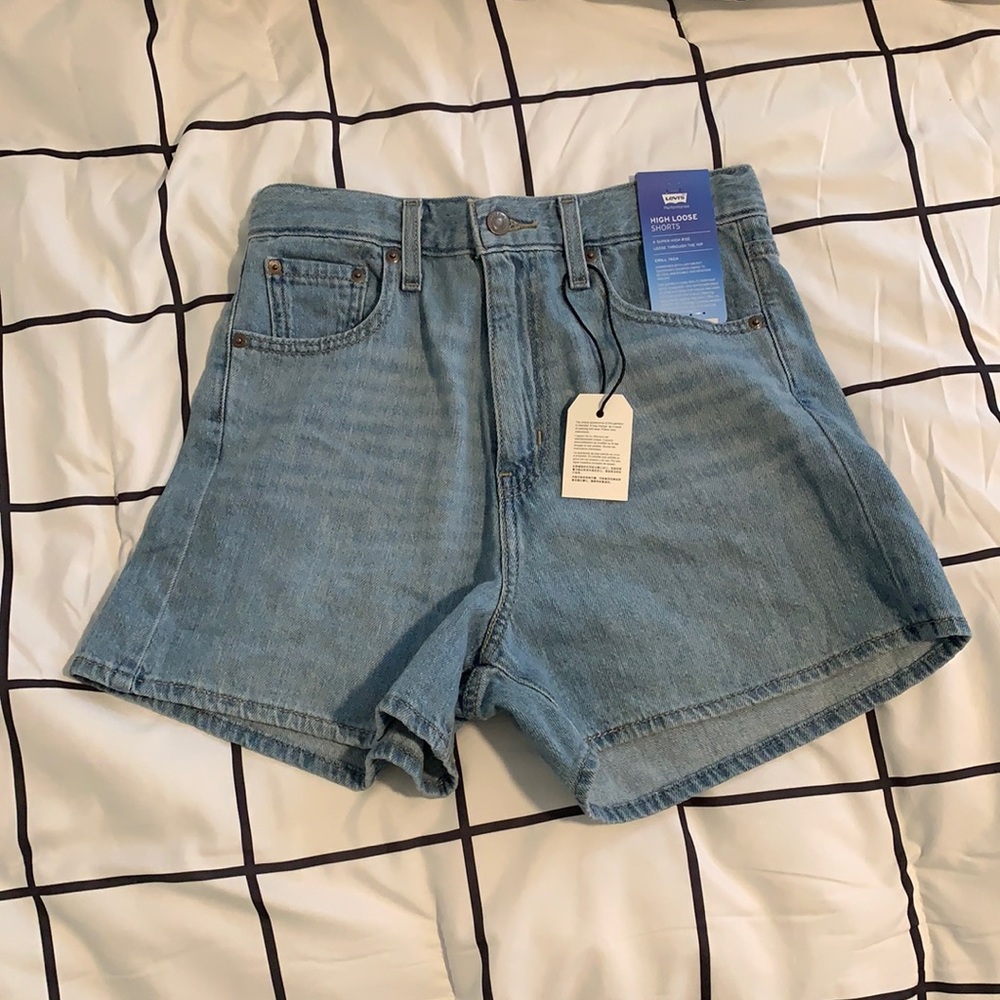 Levi’s High Rise Loose Denim Shorts NWT 26